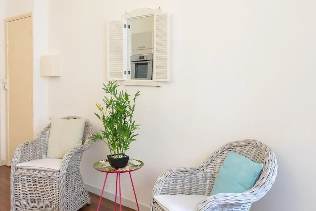 C17 2P Port Palais & Croisette 8Mins Walk Balcony Apartment Cannes France