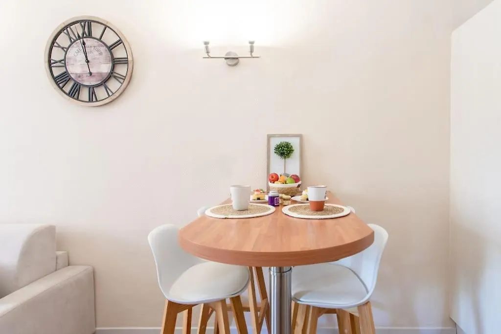 C17 2P Port Palais & Croisette 8Mins Walk Balcony Apartment Cannes