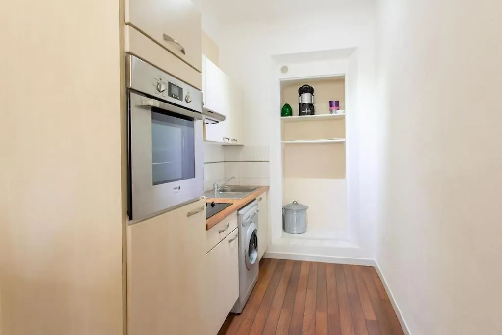 C17 2P Port Palais & Croisette 8Mins Walk Balcony Apartment Cannes