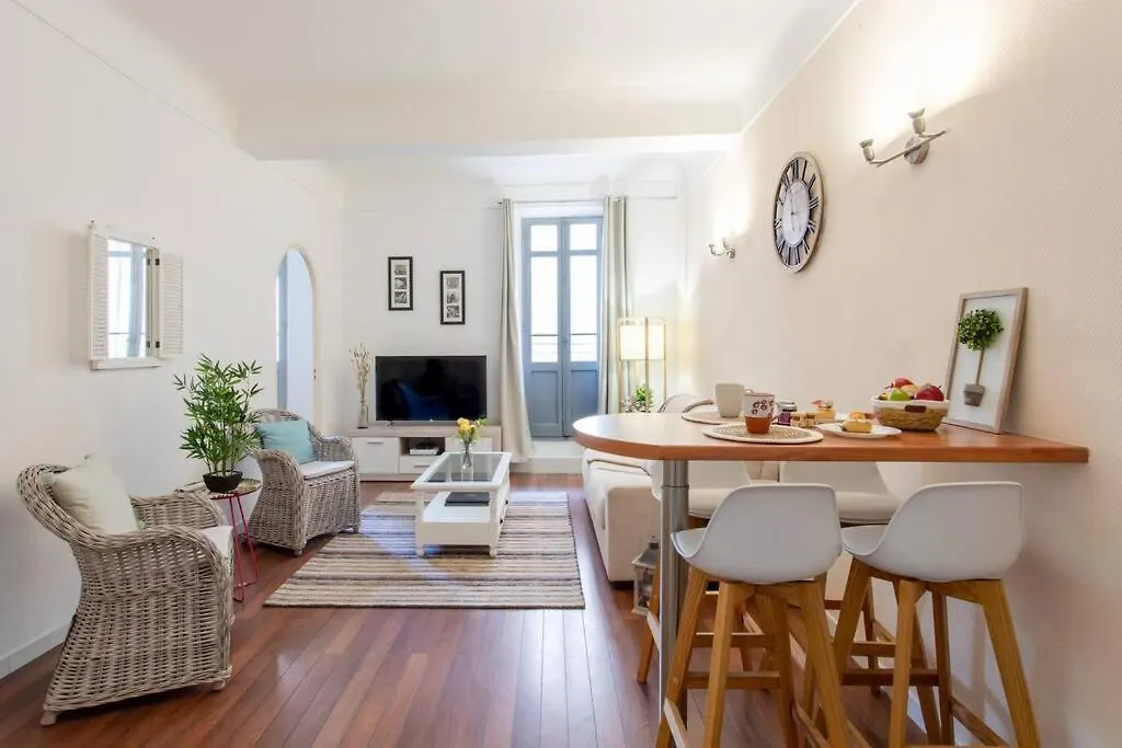 C17 2P Port Palais & Croisette 8Mins Walk Balcony의 연락처